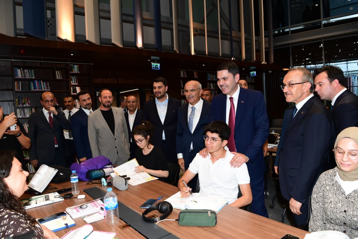 Bakan Murat Kurum, Şehir Kütüphanesini gezdi