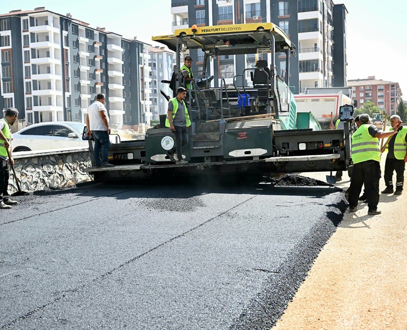 Yeşilyurt’ta Asfalt Seferberliği Sürüyor